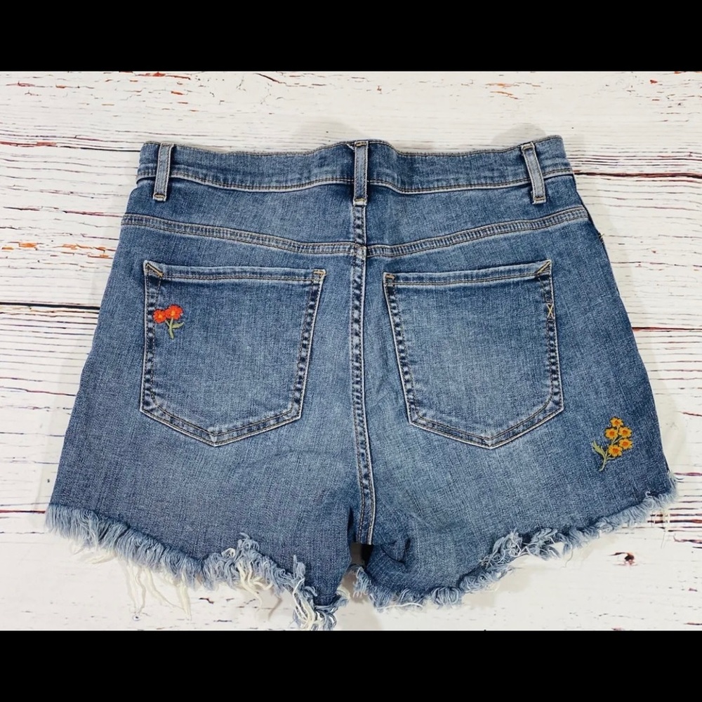 Express Jean Shorts Sz 8 Denim Booty High Rise Embroidered Flowers Hippie - Picture 2 of 9